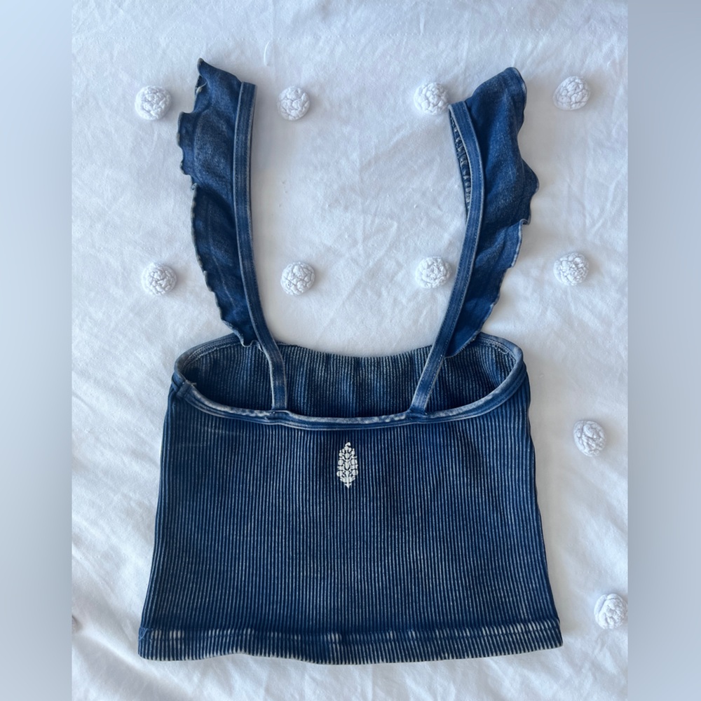 Navy Ruffle Ribbed Free people (FP) movement tank